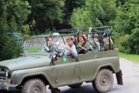 Desitka vyrazi UAZem na paintball.JPG